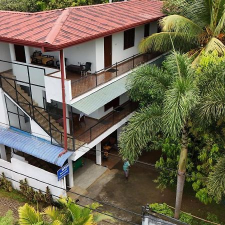 Suwani Pinnawala Homestay Esterno foto
