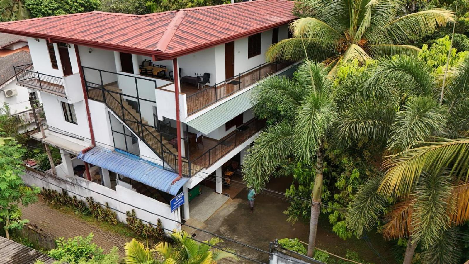 Suwani Pinnawala Homestay Esterno foto