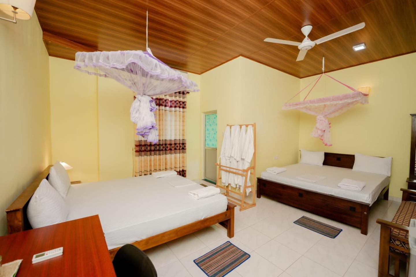 Suwani Pinnawala Homestay Esterno foto