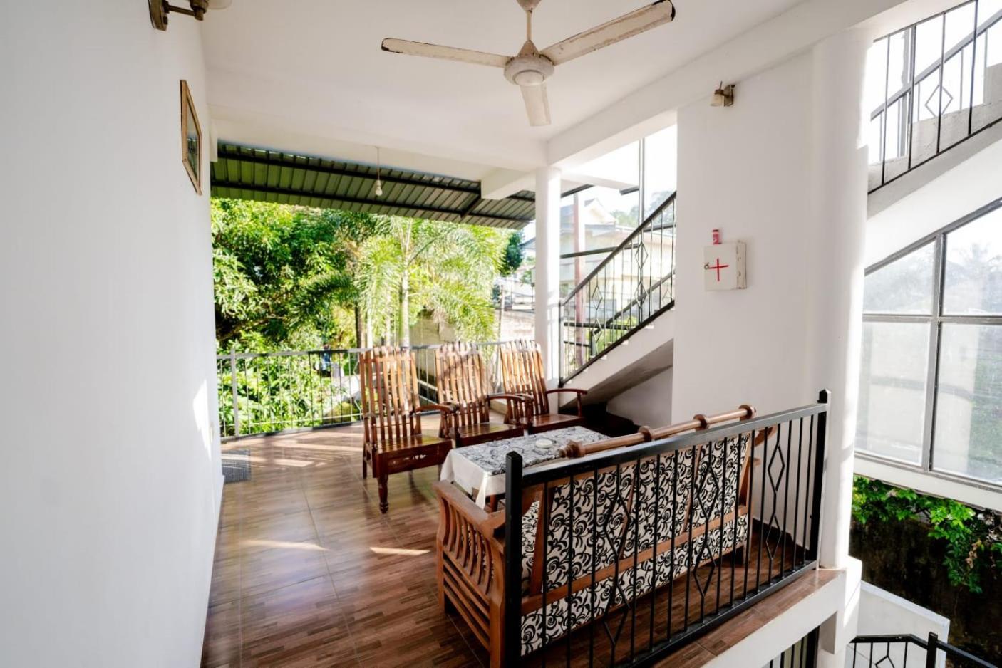 Suwani Pinnawala Homestay Esterno foto