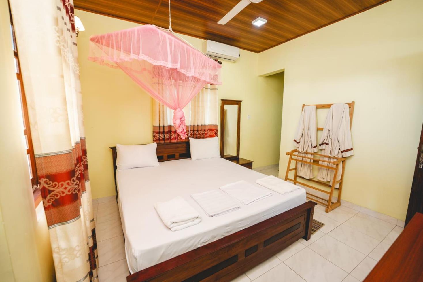 Suwani Pinnawala Homestay Esterno foto