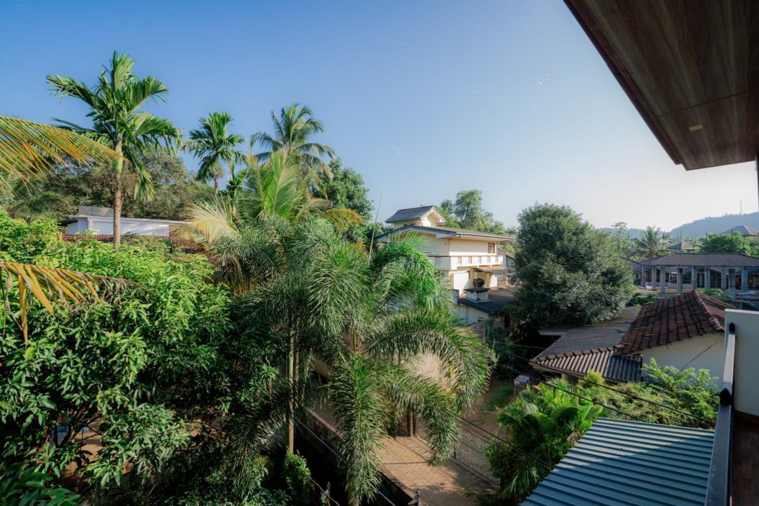 Suwani Pinnawala Homestay Esterno foto