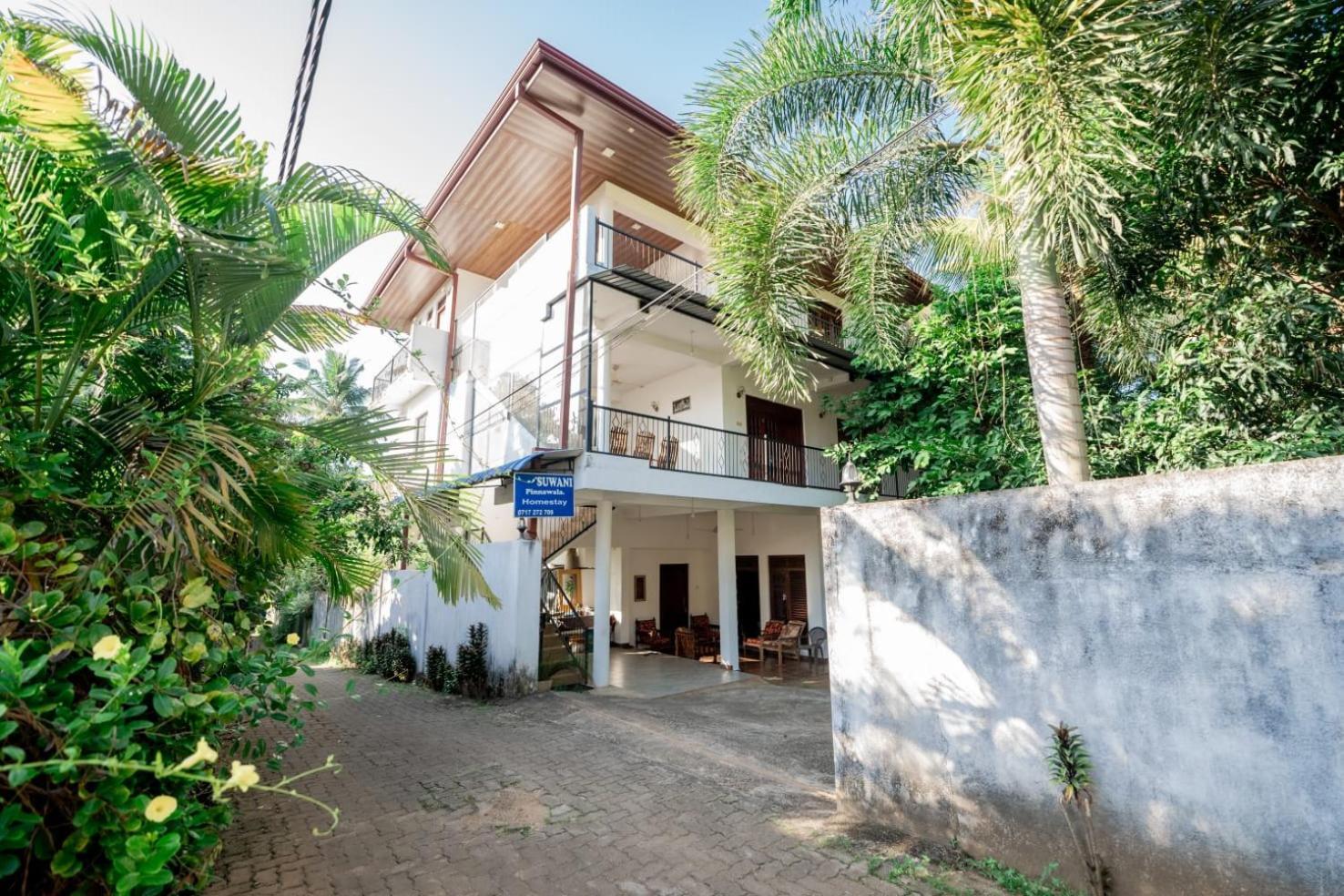 Suwani Pinnawala Homestay Esterno foto