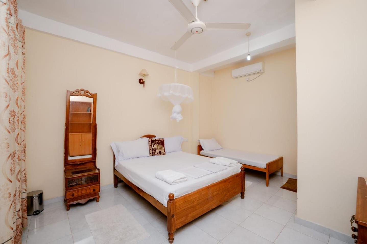 Suwani Pinnawala Homestay Esterno foto