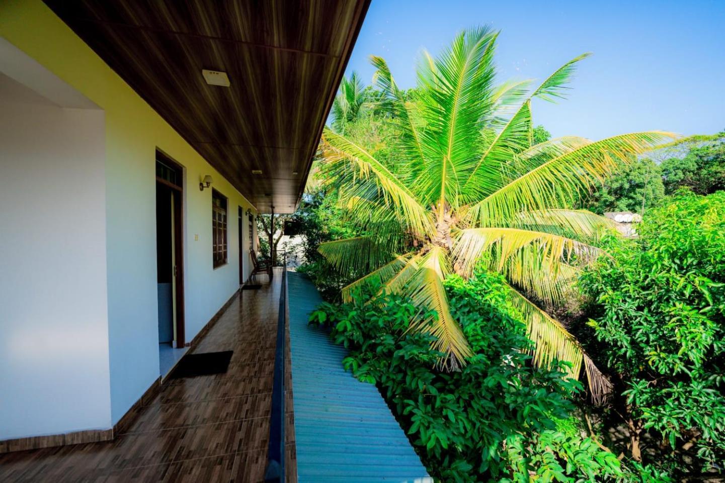 Suwani Pinnawala Homestay Esterno foto