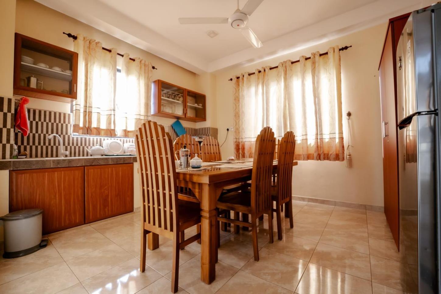 Suwani Pinnawala Homestay Esterno foto