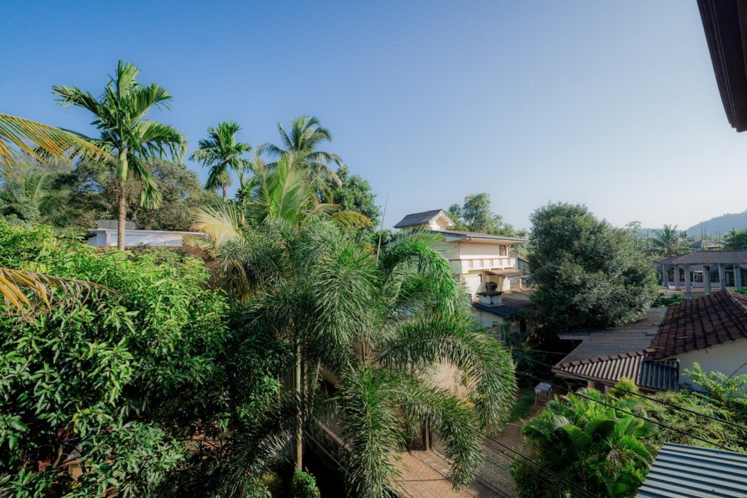 Suwani Pinnawala Homestay Esterno foto