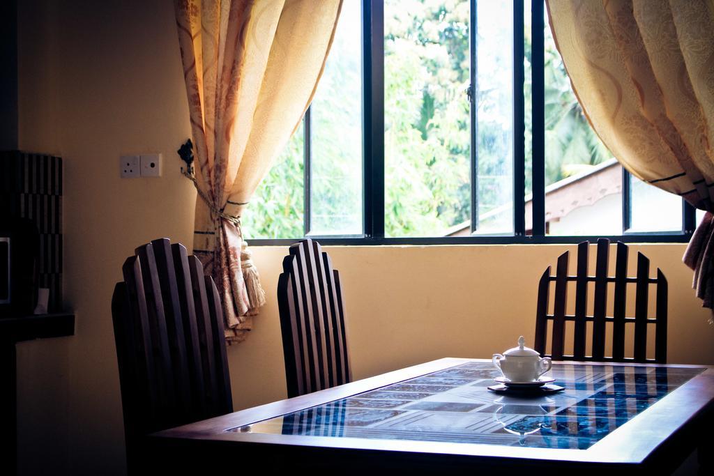 Suwani Pinnawala Homestay Esterno foto