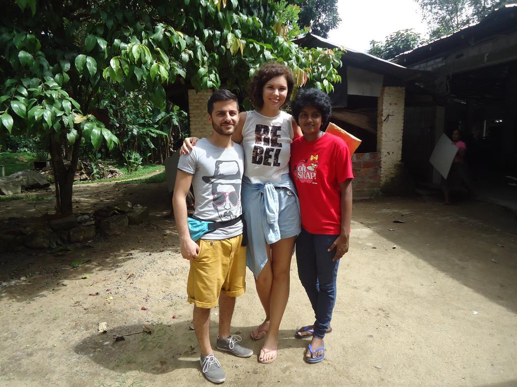 Suwani Pinnawala Homestay Esterno foto