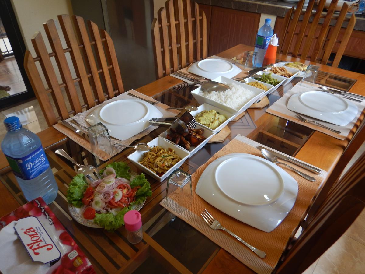 Suwani Pinnawala Homestay Esterno foto