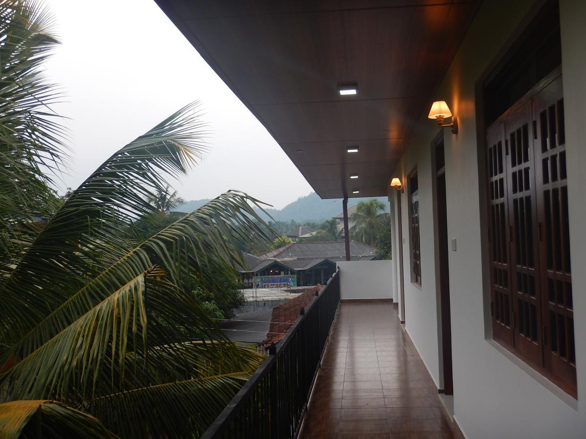 Suwani Pinnawala Homestay Esterno foto